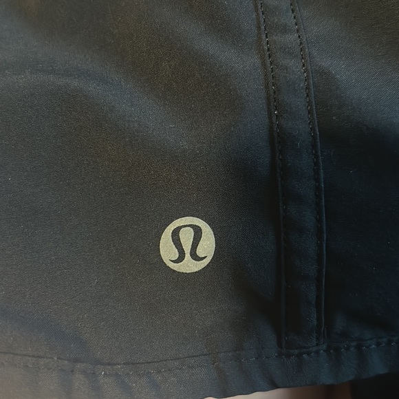 Lululemon Hotty Hot short! (Size 8) - Picture 4 of 4